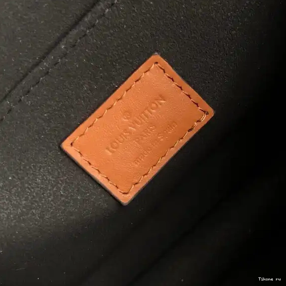 Affordable Louis Vuitton Dauphine Spring MM（2019 Show） 0609